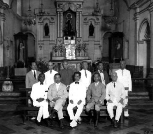 Aguinaldo 10 delegates  Malolos Congress   reunion Dec 8 1929.jpg